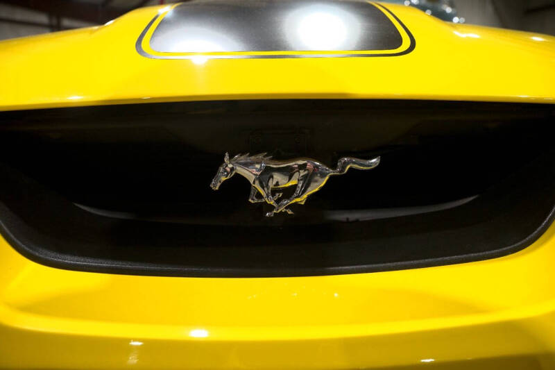 2004 Ford Mustang Mach 1 Premium
