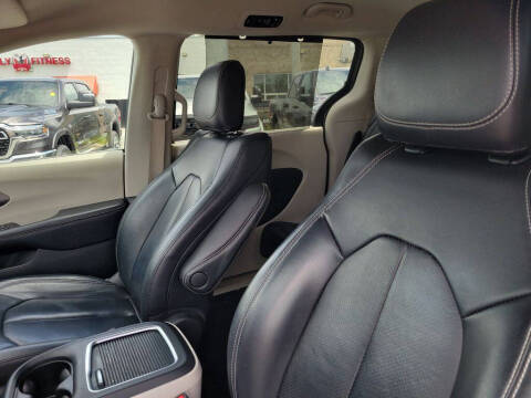 2022 Chrysler Pacifica Touring L