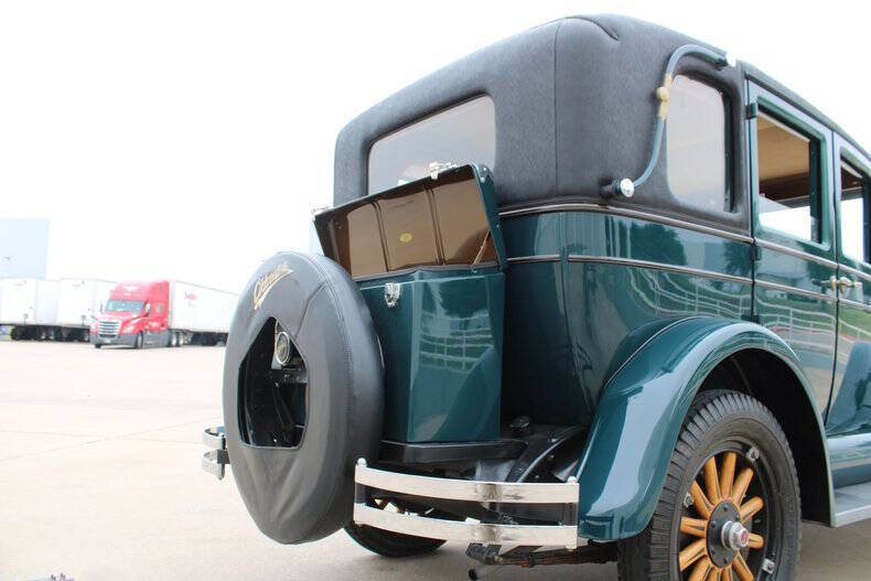 1927 Oldsmobile Sedan