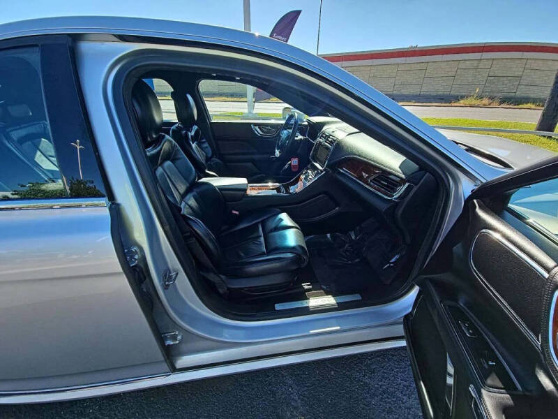 2017 Lincoln Continental Select