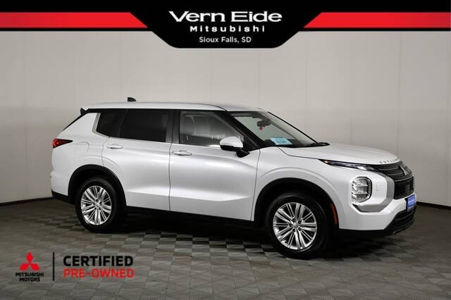 2024 Mitsubishi Outlander ES