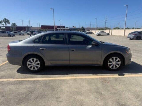 2014 Volkswagen Passat 1.8T S PZEV