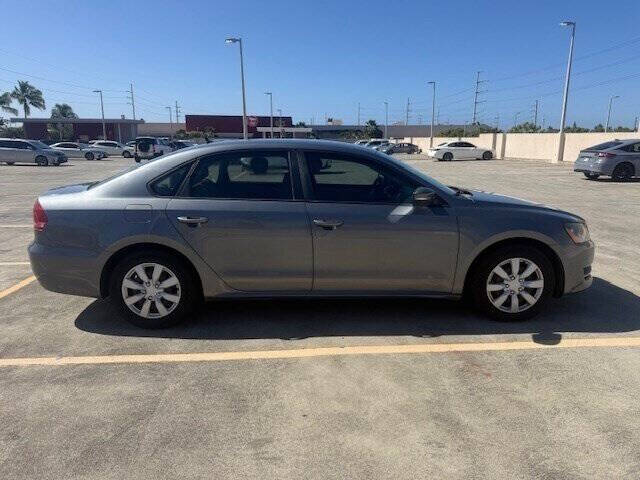 2014 Volkswagen Passat 1.8T S PZEV