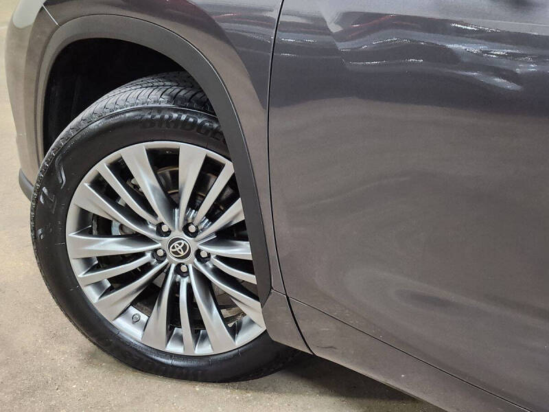 2022 Toyota Highlander Hybrid Platinum