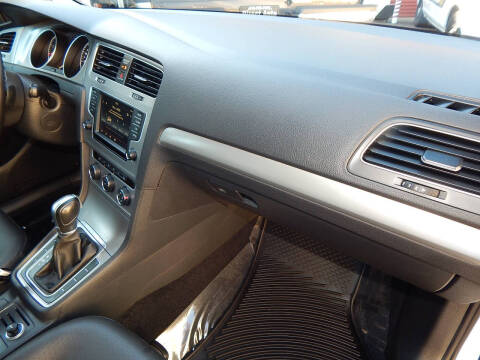 2016 Volkswagen Golf TSI SE