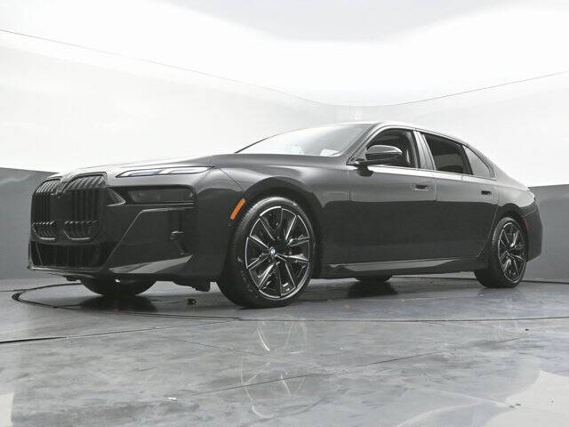 2023 BMW 7 Series 740i