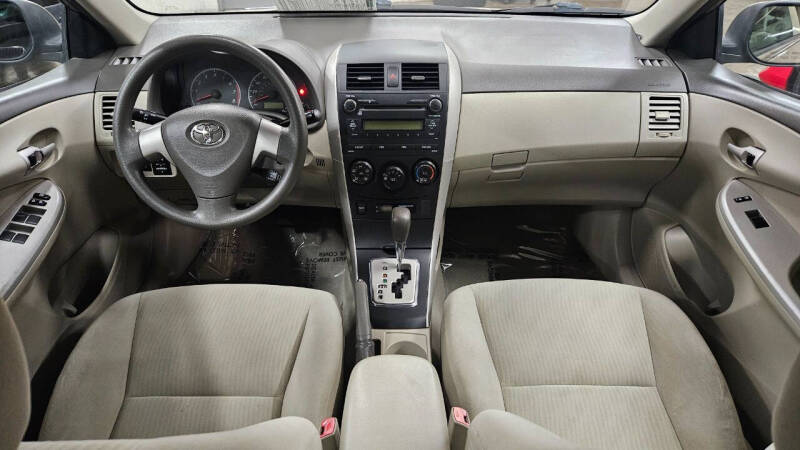 2010 Toyota Corolla LE photo 37