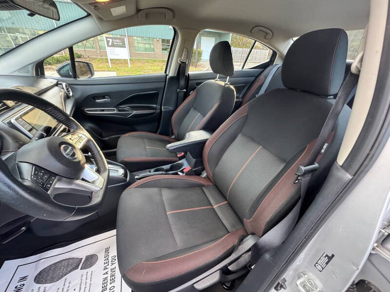 2022 Nissan Versa SR