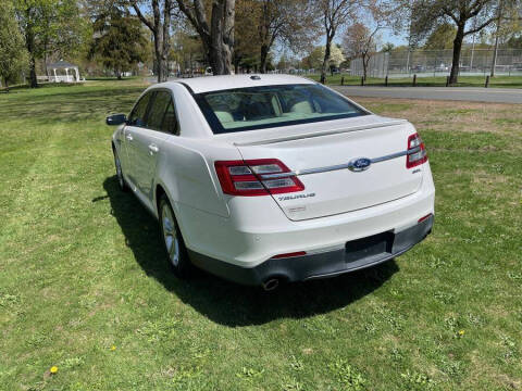 2014 Ford Taurus SEL