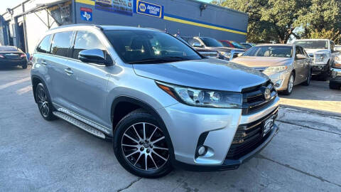 2017 Toyota Highlander for sale at Universal Auto Center in Houston TX