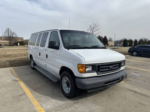 2006 Ford E-Series for sale at JE Autoworks LLC in Willoughby OH