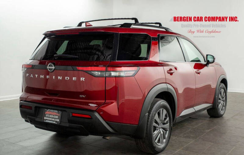 2023 Nissan Pathfinder SV