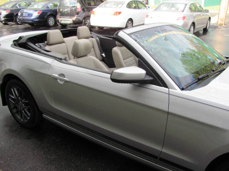 2013 Ford Mustang V6 Premium photo 14