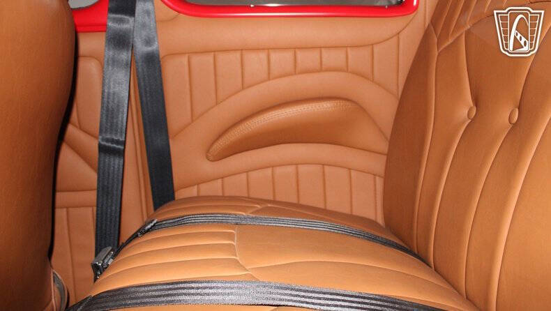 1948 Ford Deluxe