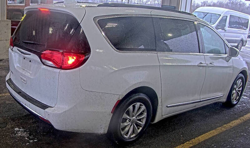 2017 Chrysler Pacifica Touring Plus