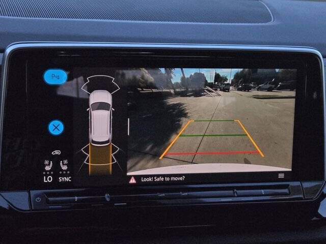 2025 Volkswagen Atlas Cross Sport SE 4Motion