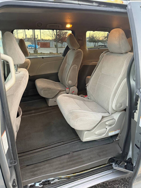 2015 Toyota Sienna LE 8-Passenger