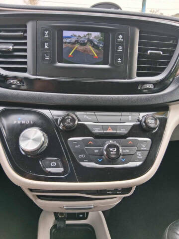 2017 Chrysler Pacifica Touring-L