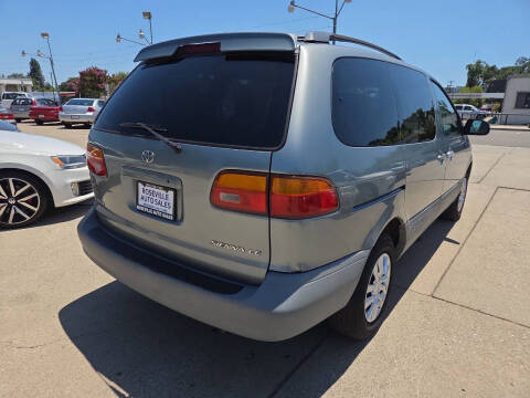 2000 Toyota Sienna LE