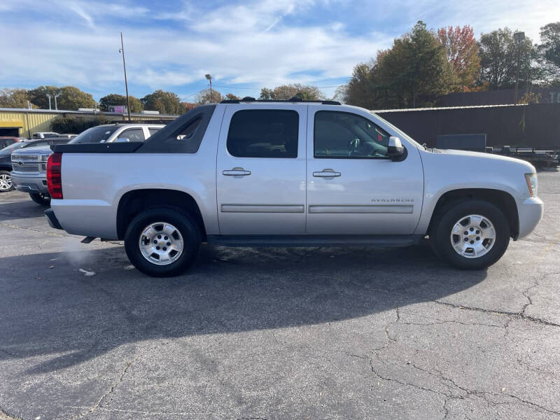 2012 Chevrolet Avalanche LS