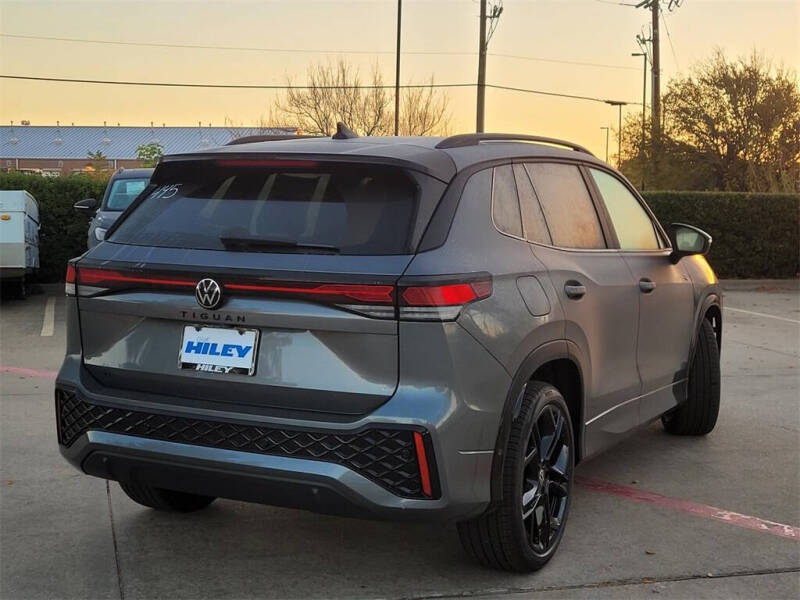 2026 Volkswagen Tiguan SE R-Line Black