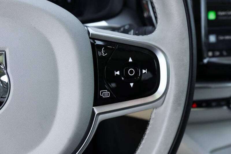 2024 Volvo XC60 B5 Core Dark Theme