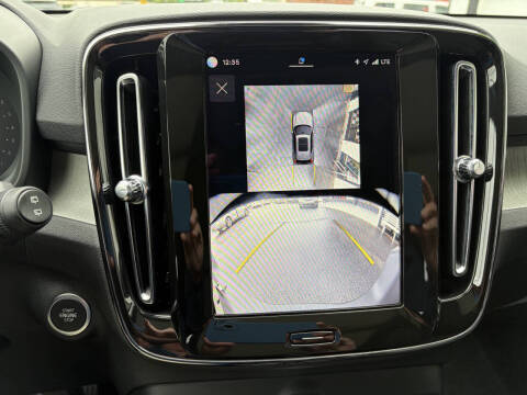 2025 Volvo XC40 B5 Plus Dark Theme