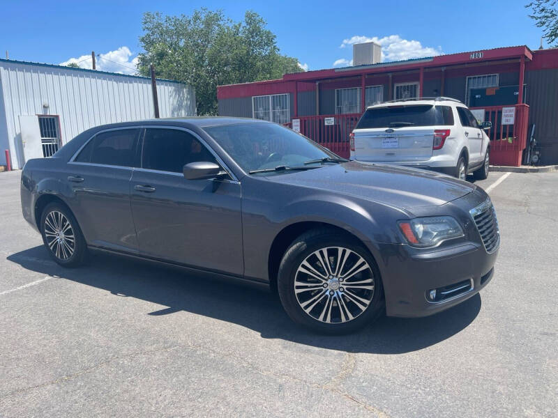 2013 Chrysler 300 for sale at GREAT CHOICE AUTO SALES LLP in Albuquerque NM