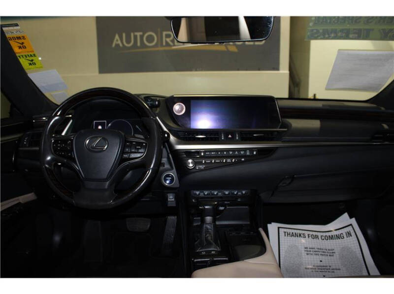 2021 Lexus ES 300h Luxury