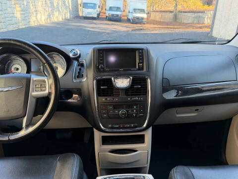 2014 Chrysler Town and Country Touring