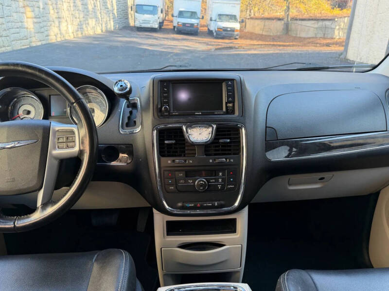 2014 Chrysler Town and Country Touring