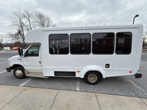 2014 Ford Shuttle bus
