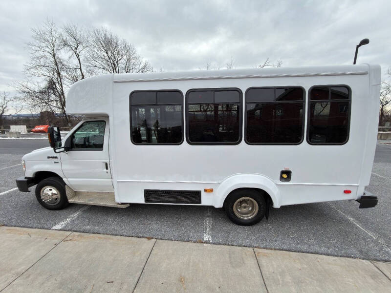 2014 Ford Shuttle bus