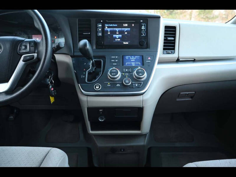 2015 Toyota Sienna LE Mobility 7-Passenger