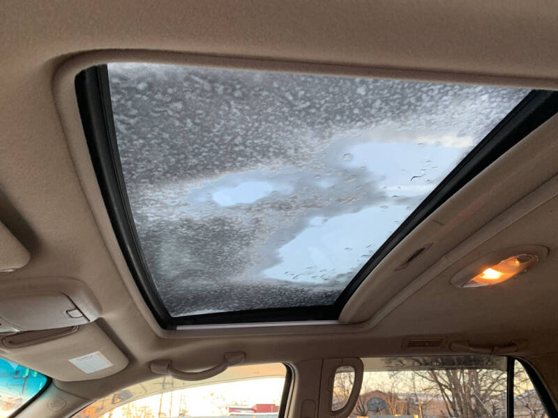 2004 Toyota Sequoia SR5