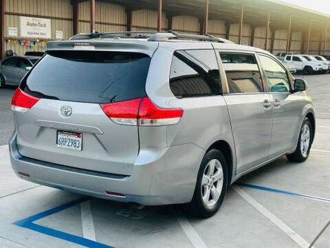2011 Toyota Sienna LE 8-Passenger