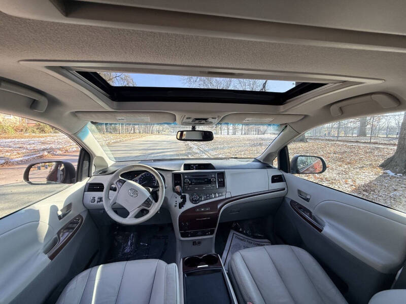 2011 Toyota Sienna XLE 7-Passenger