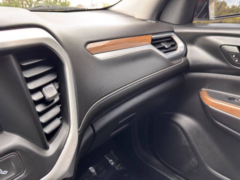2017 GMC Acadia SLE-2