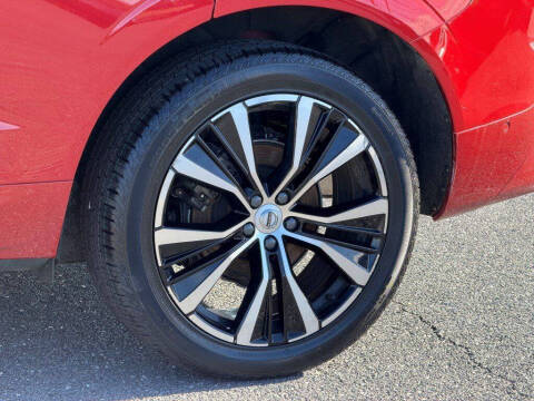 2023 Volvo XC60 B5 Plus Dark Theme