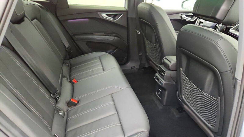 2024 Audi Q4 e-tron quattro Premium Plus 55