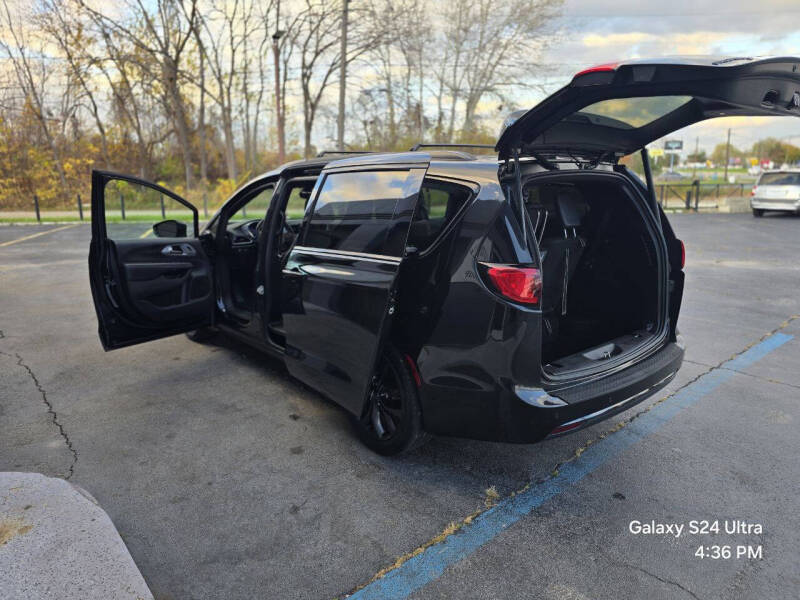 2020 Chrysler Pacifica Touring L photo 31