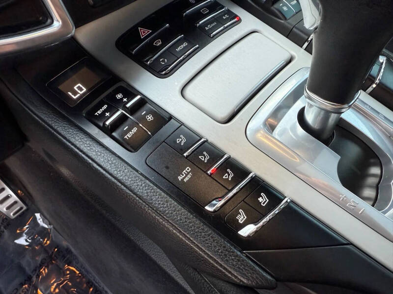 2013 Porsche Cayenne GTS