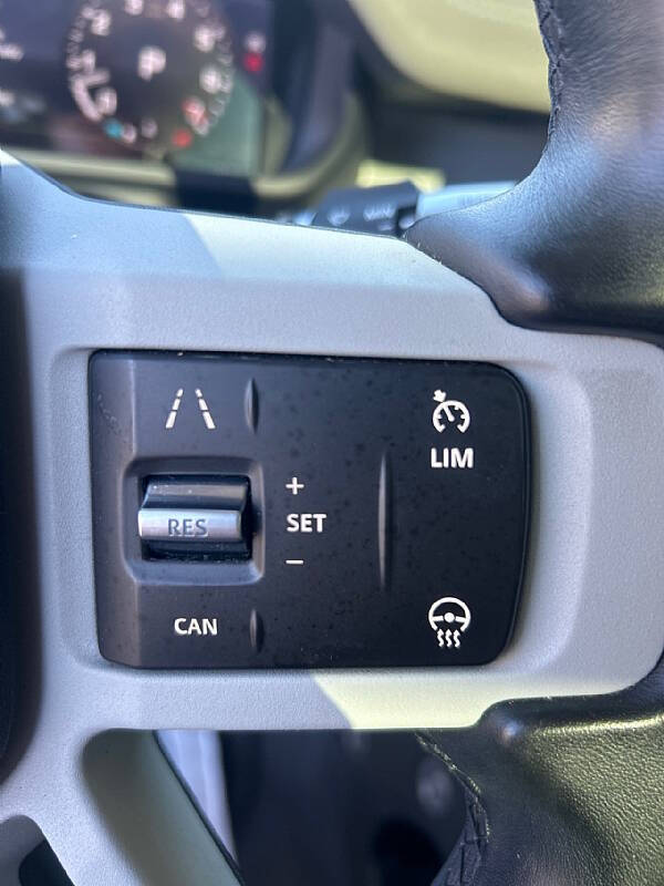 2020 Land Rover Defender 110 SE