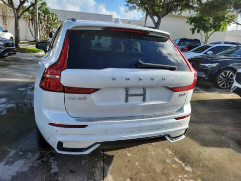 2024 Volvo XC60 B5 Core Dark Theme