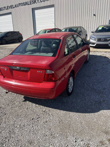 2005 Ford Focus ZX4 SE
