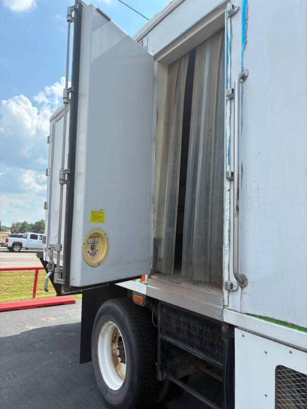 2007 Freightliner M2 106