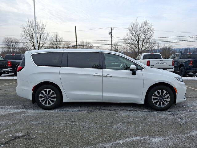 2023 Chrysler Pacifica Plug-In Hybrid Touring L