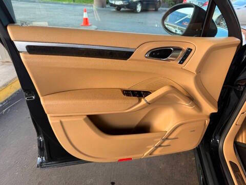 2014 Porsche Cayenne GTS