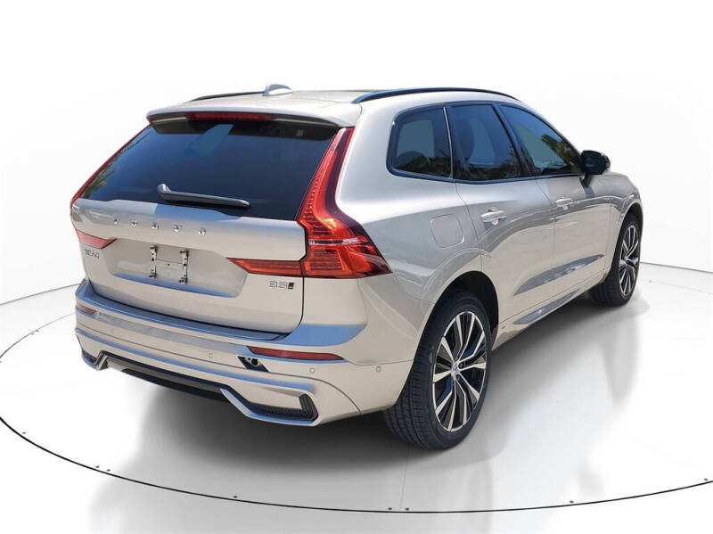 2023 Volvo XC60 B5 Plus Dark Theme