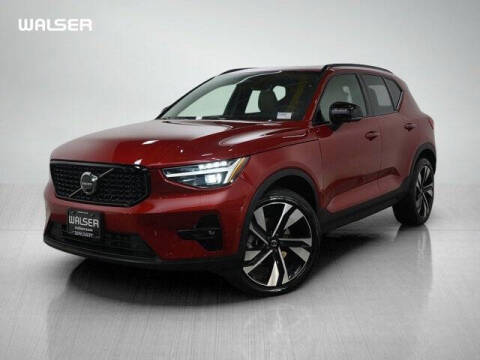 2023 Volvo XC40 B5 Ultimate Dark Theme